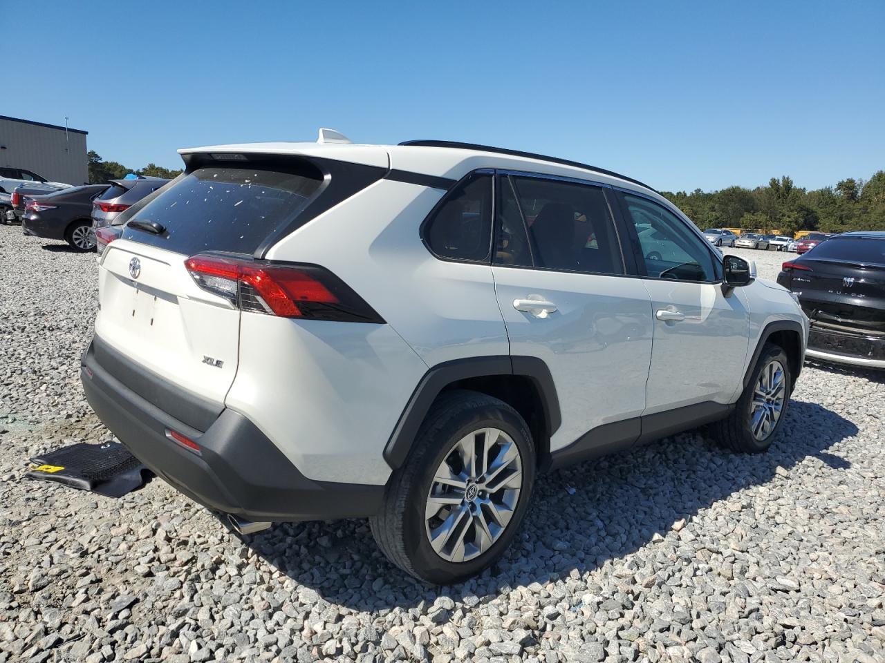 2021 Toyota Rav4 Xle Premium - Image 3