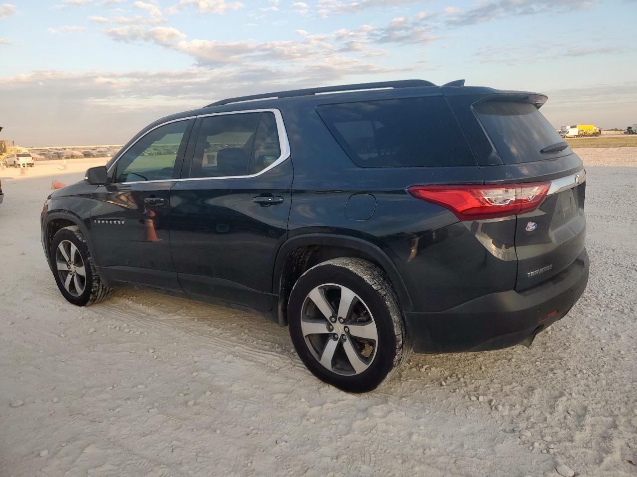 2019 Chevrolet Traverse Lt - Фото 2