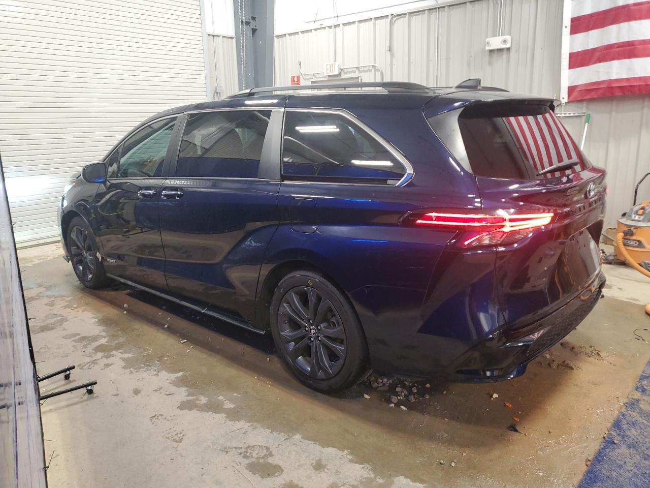 2021 Toyota Sienna Xse - Фото 2