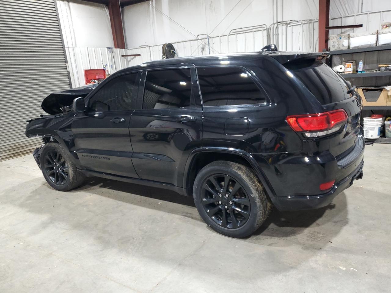 2017 Jeep Grand Cherokee Laredo - Фото 2