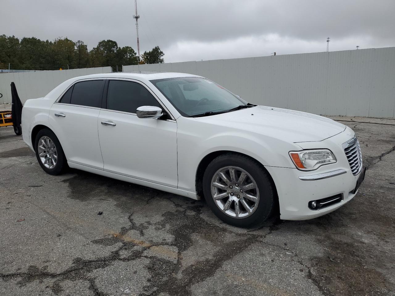 2012 Chrysler 300 Limited - Фото 4