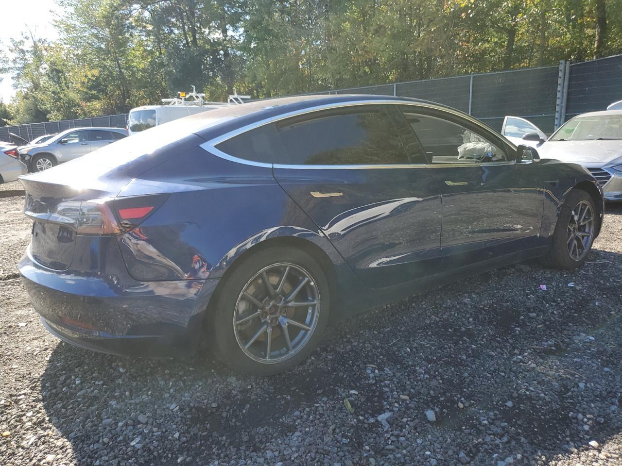 2018 Tesla Model 3 - Фото 3