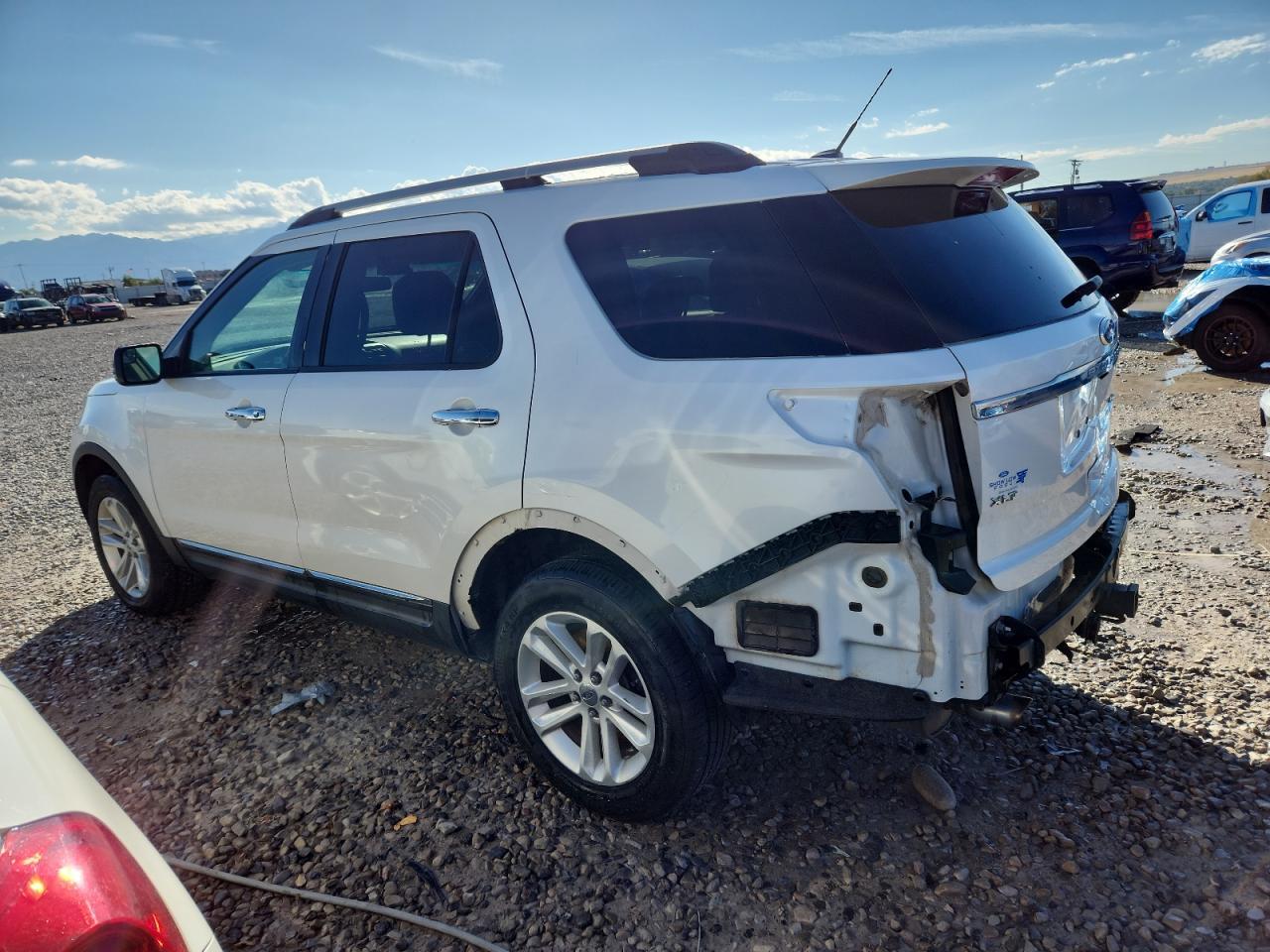 2011 Ford Explorer Xlt - Image 2