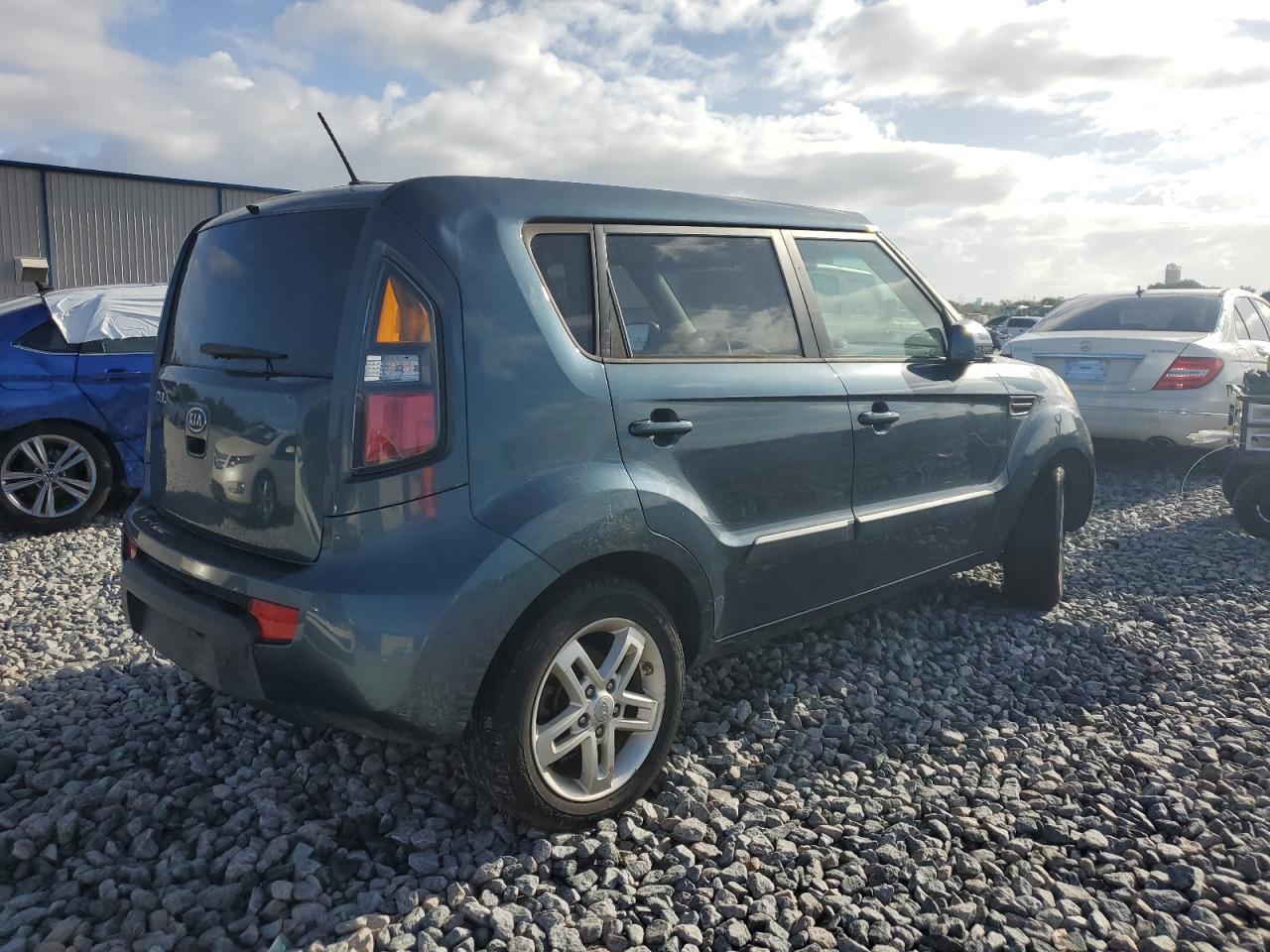 2011 Kia Soul + - Image 3