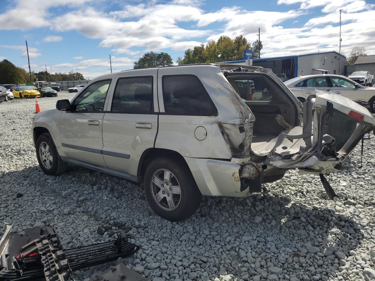 2007 Jeep Grand Cherokee Laredo - Image 2
