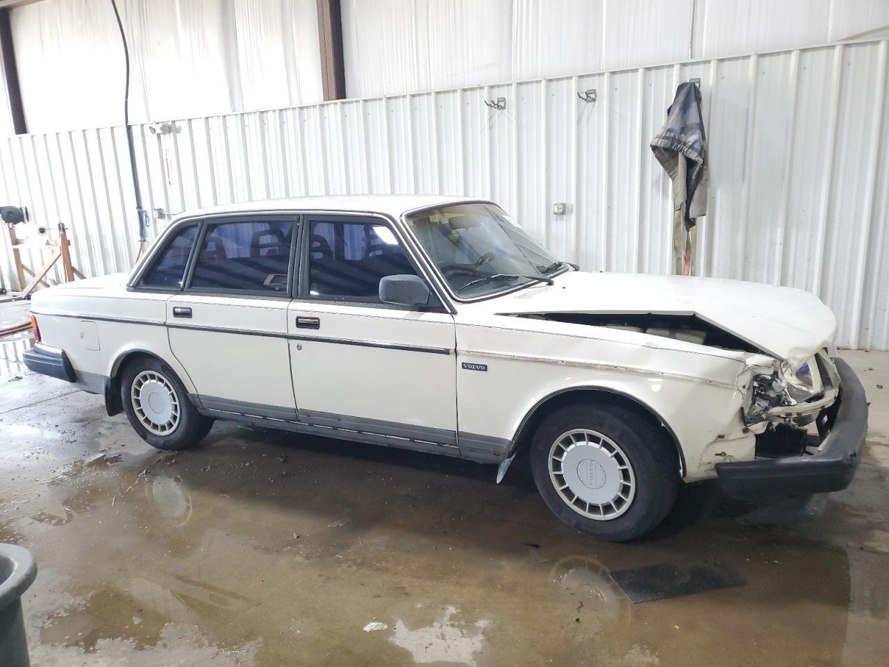 1990 Volvo 240 Base - Фото 4