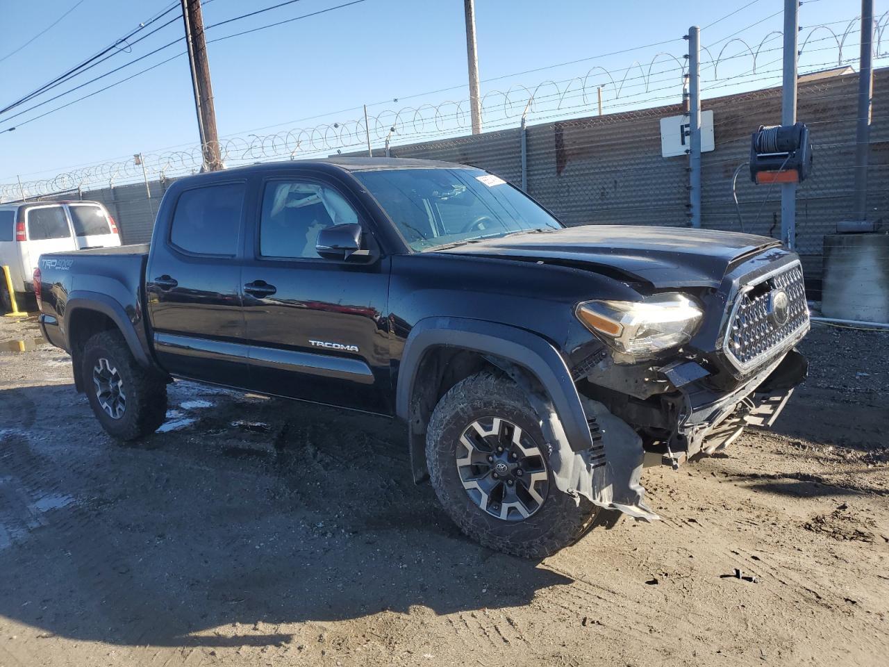 2018 Toyota Tacoma Double Cab - Image 4