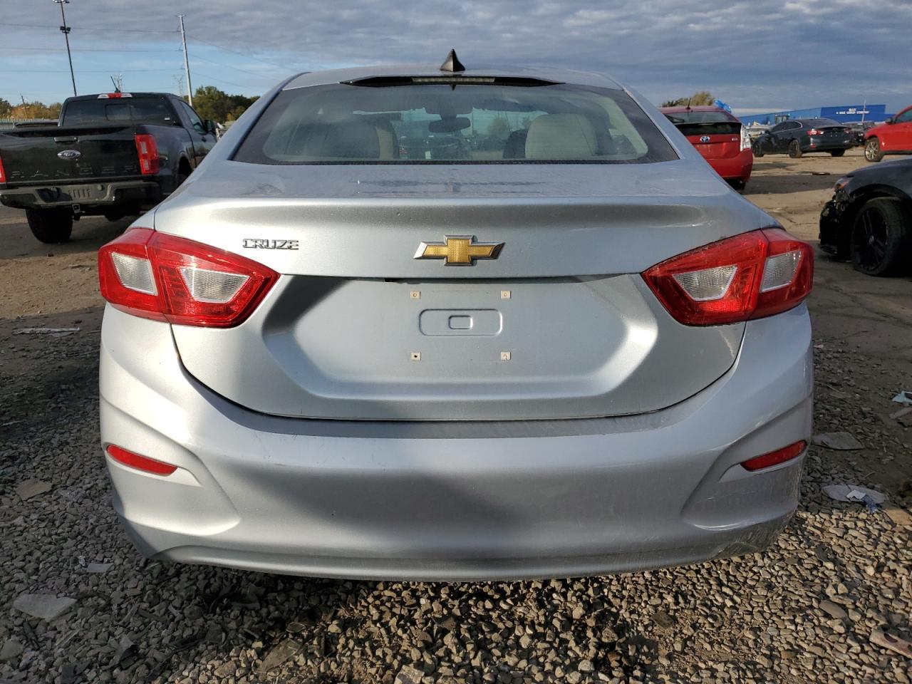 2017 Chevrolet Cruze Ls - Image 6