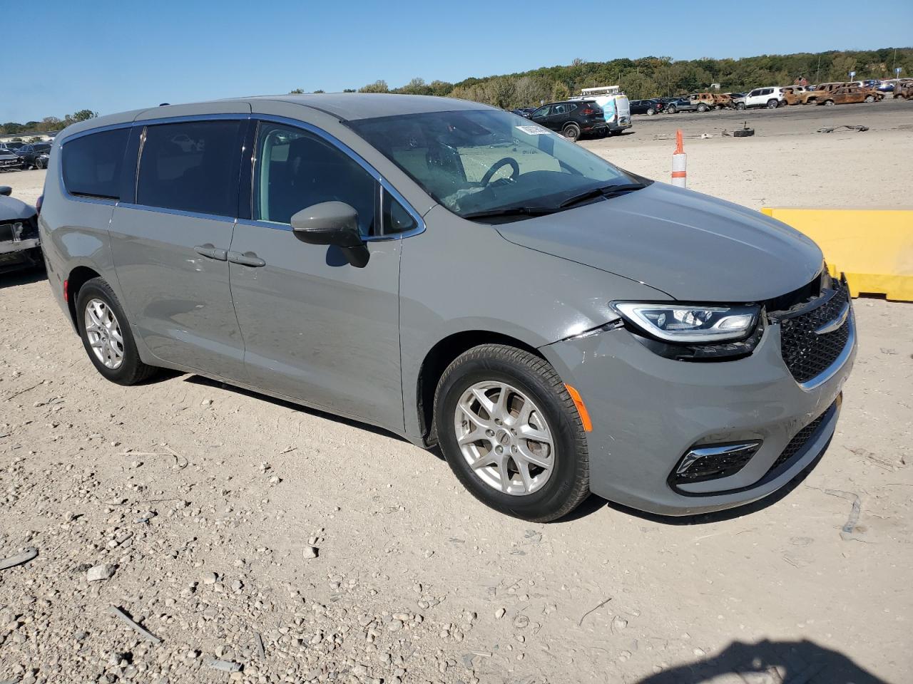 2023 Chrysler Pacifica Touring L - Image 4