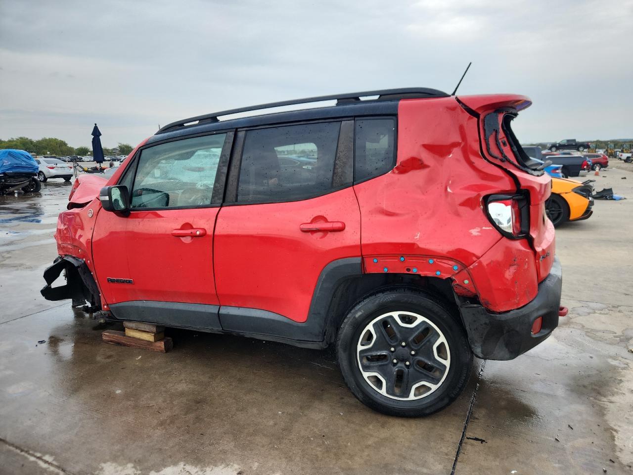 2016 Jeep Renegade Trailhawk - Image 2