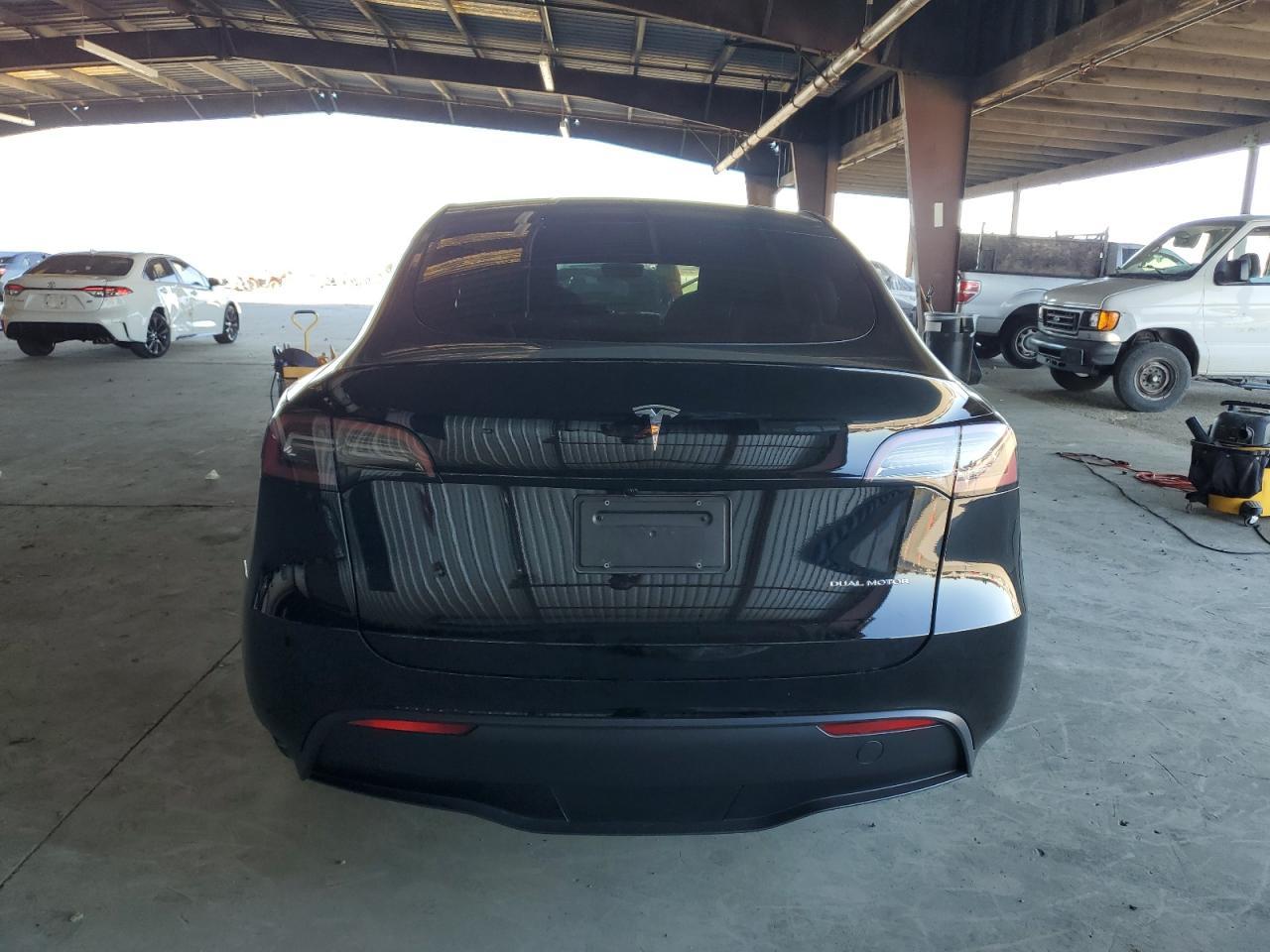 2025 Tesla Model Y - Image 6