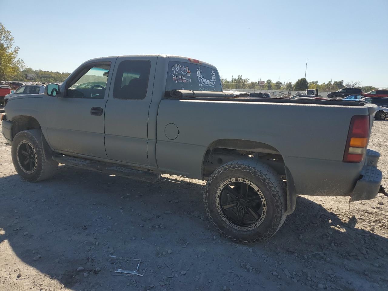2003 Chevrolet Silverado K1500 - Image 2