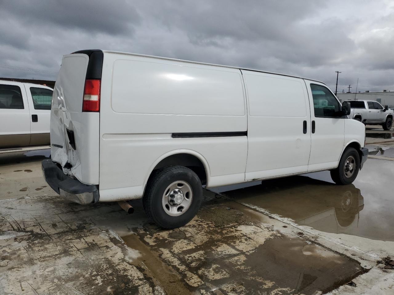 2017 Chevrolet Express G3500 - Image 3