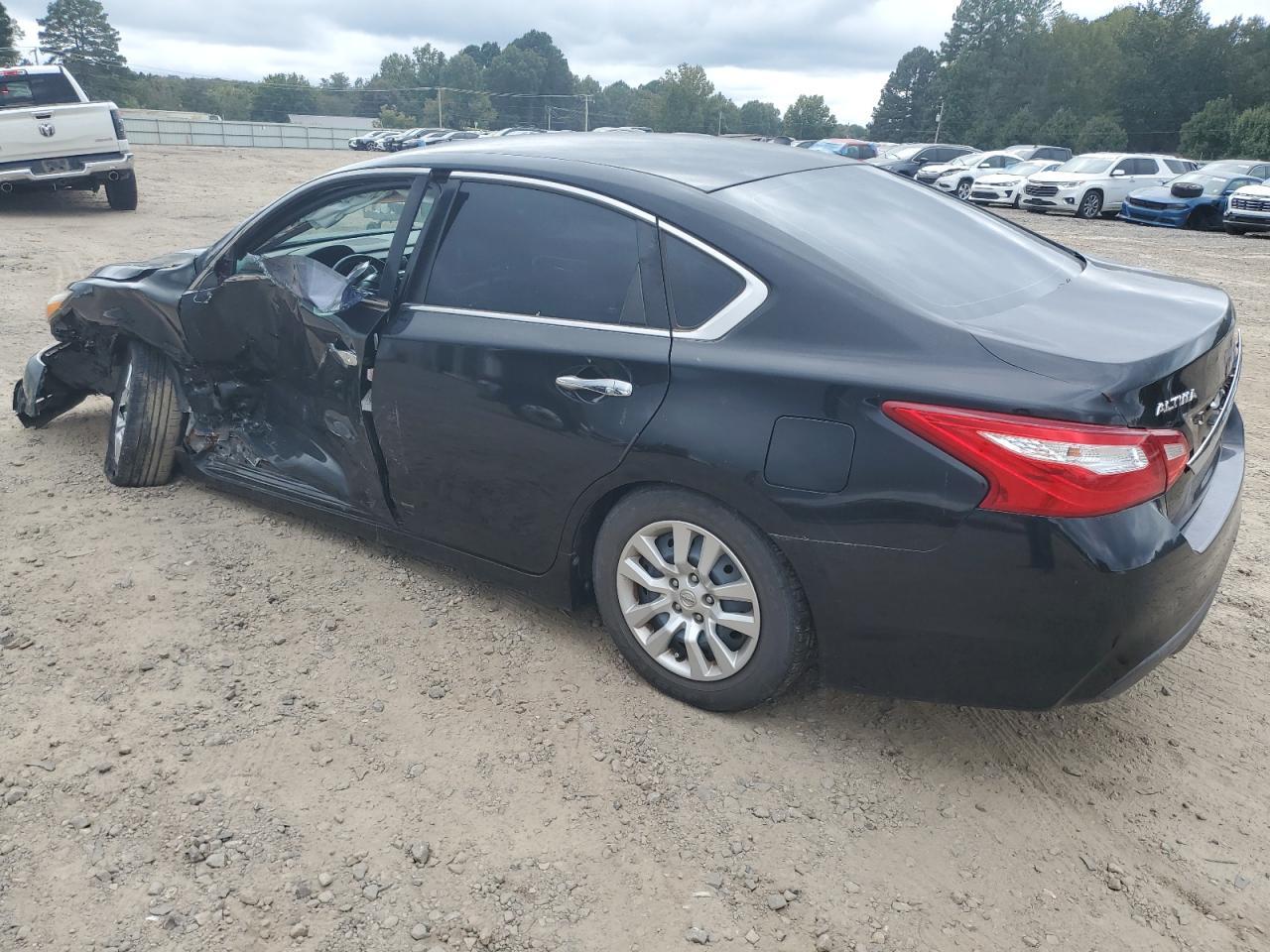 2016 Nissan Altima 2.5 - Фото 2