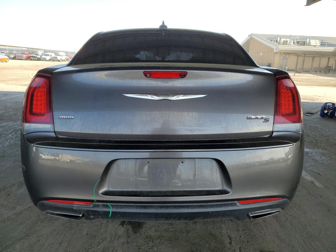 2018 Chrysler 300 S - Image 6
