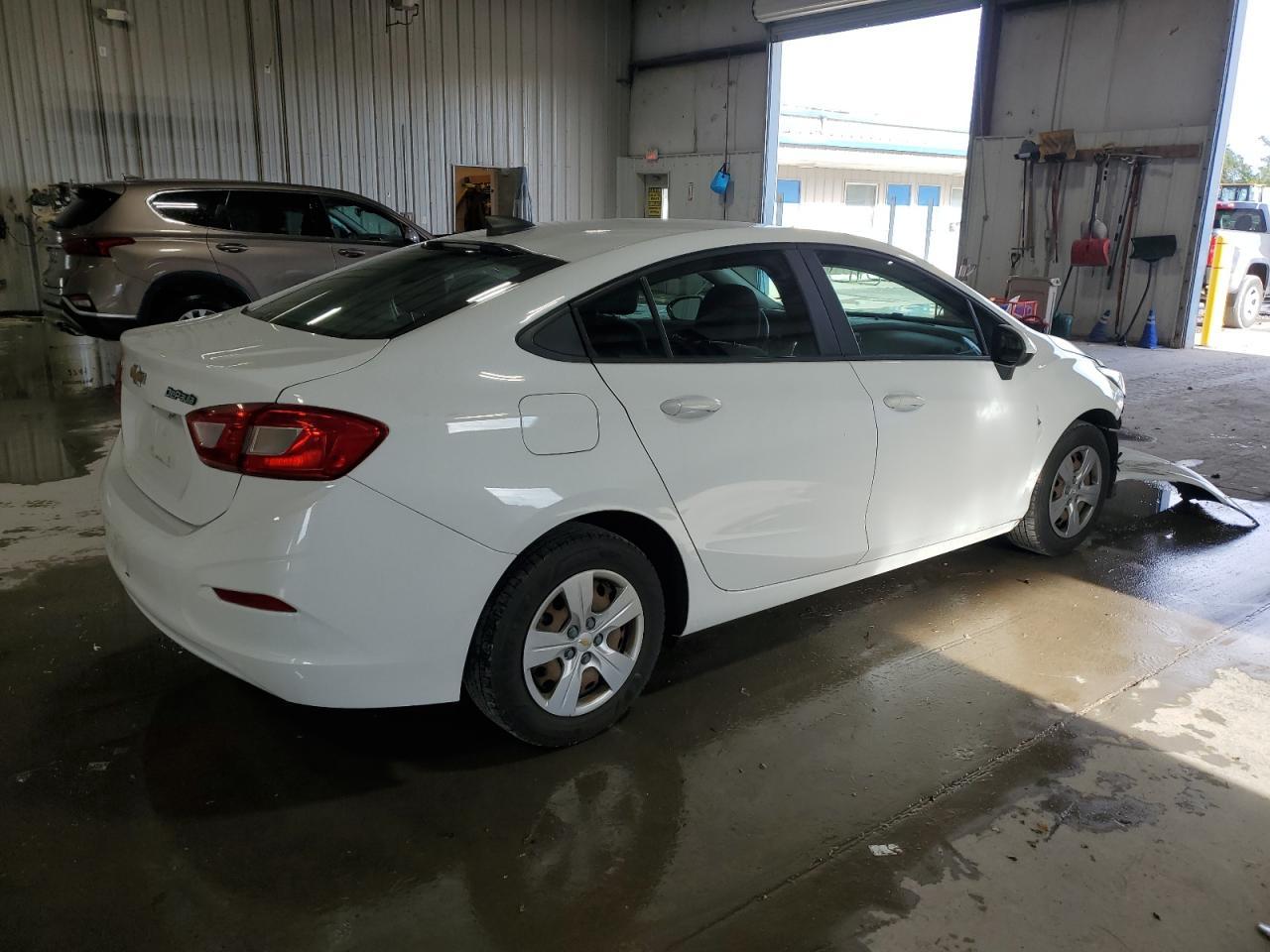 2018 Chevrolet Cruze Ls - Image 3