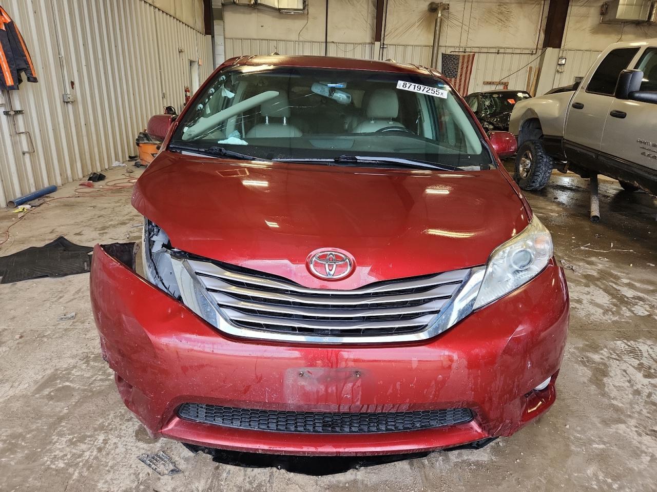 2016 Toyota Sienna Xle 8-Passenger - Image 5
