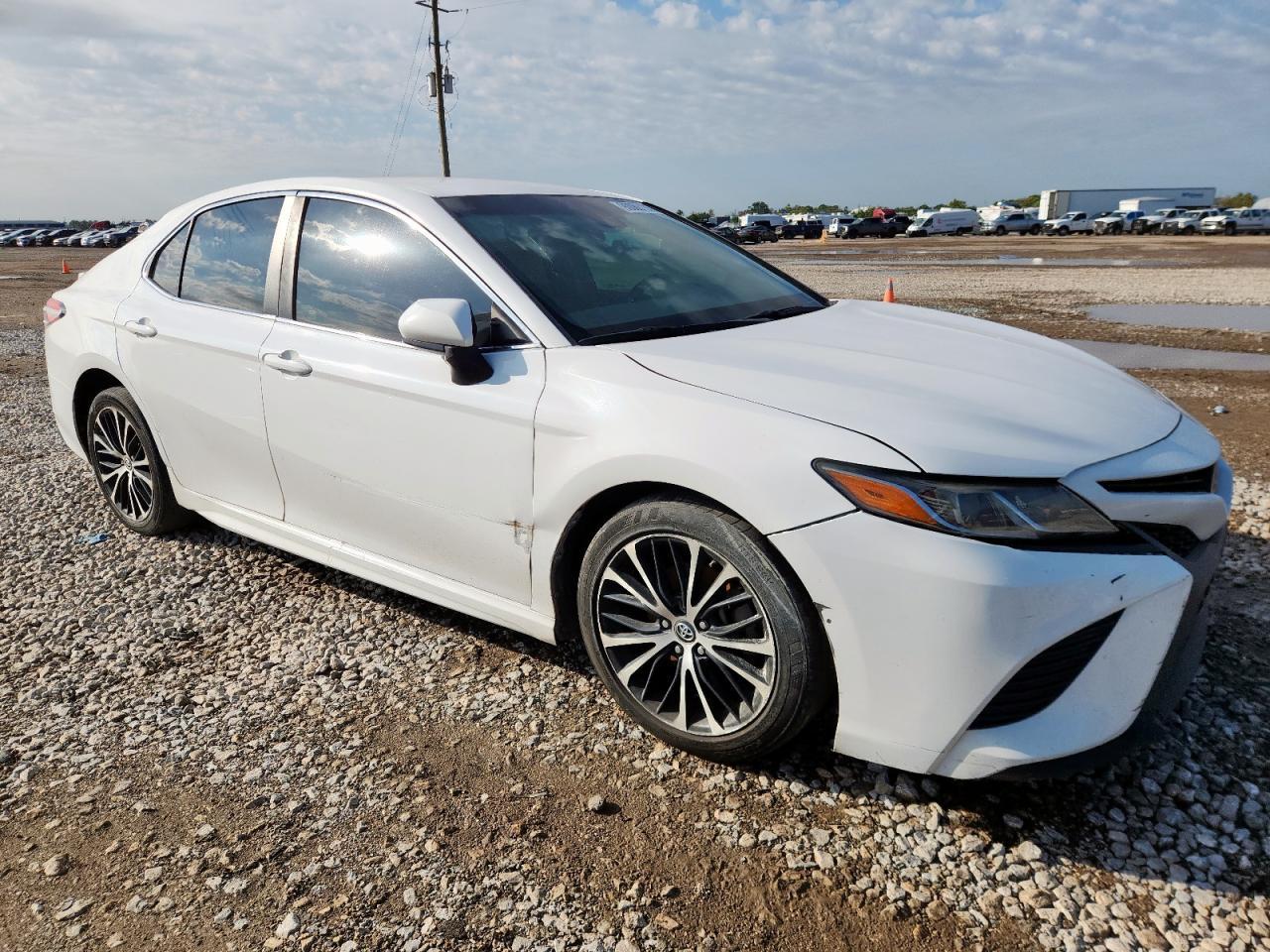 2018 Toyota Camry L - Фото 4