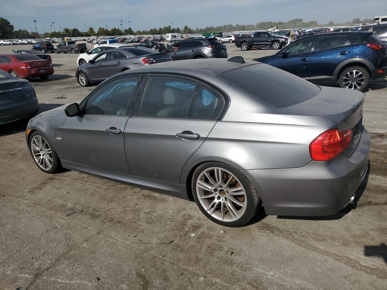 2010 BMW 335 Xi - Фото 2