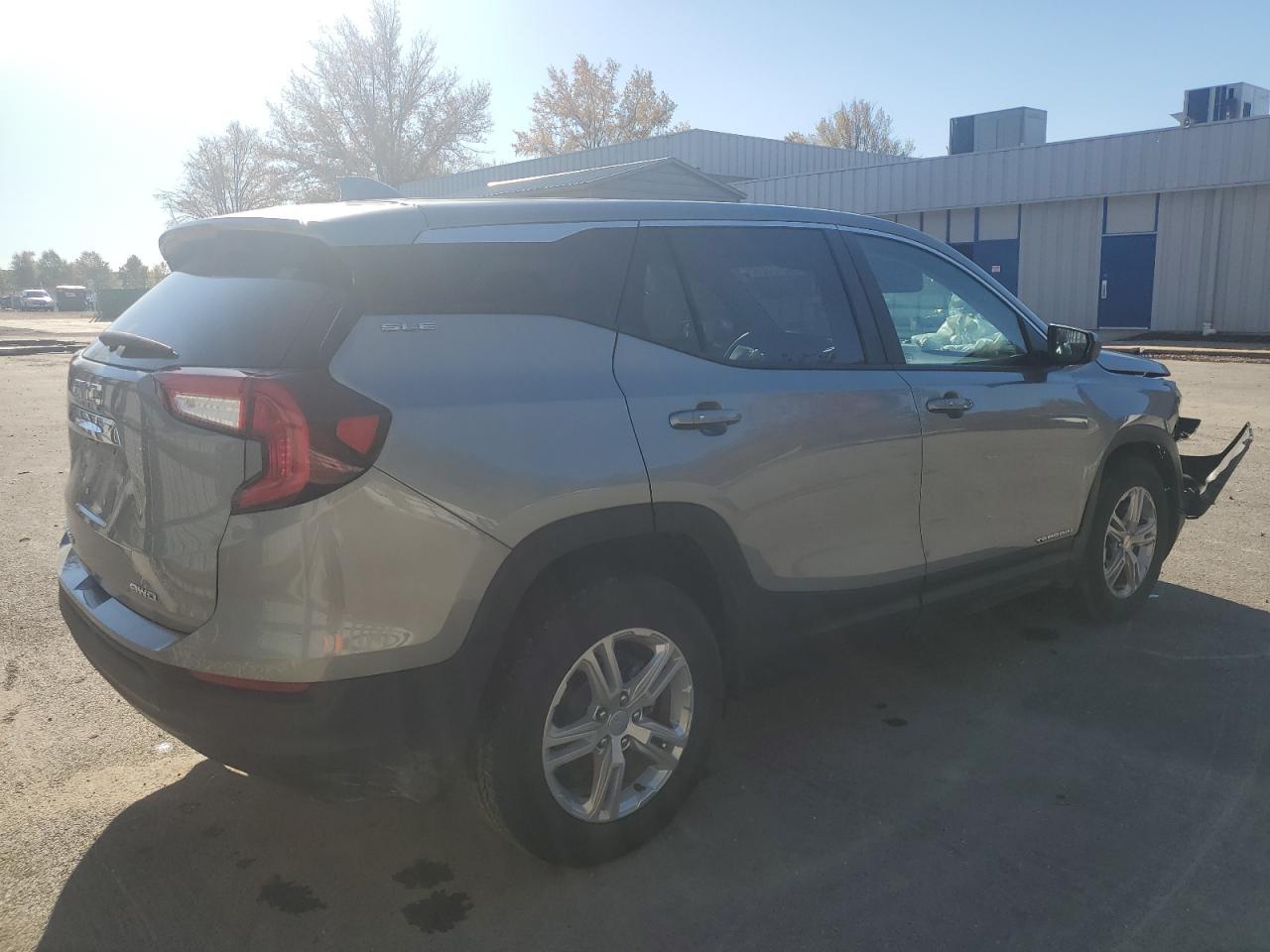 2024 GMC Terrain Sle - Image 3