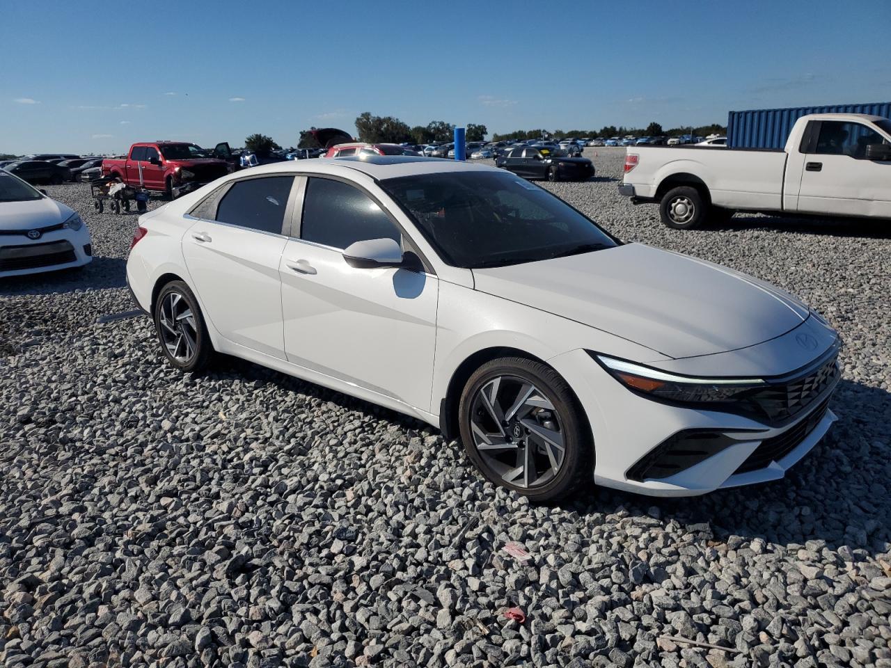 2025 Hyundai Elantra Limited - Фото 4