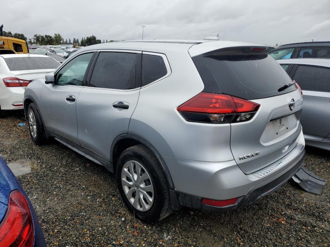 2018 Nissan Rogue S - Фото 2
