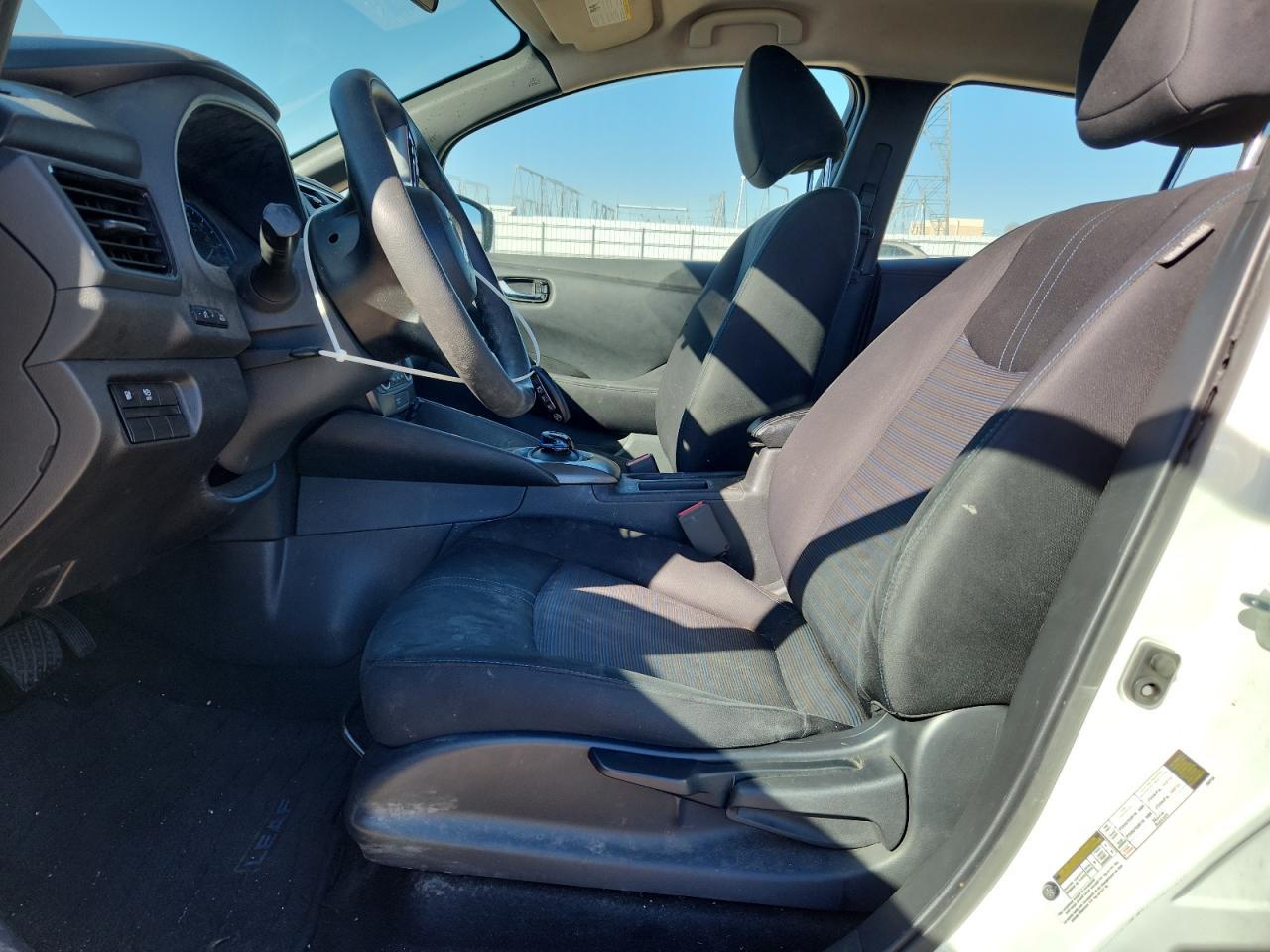 2018 Nissan Leaf S - Image 7