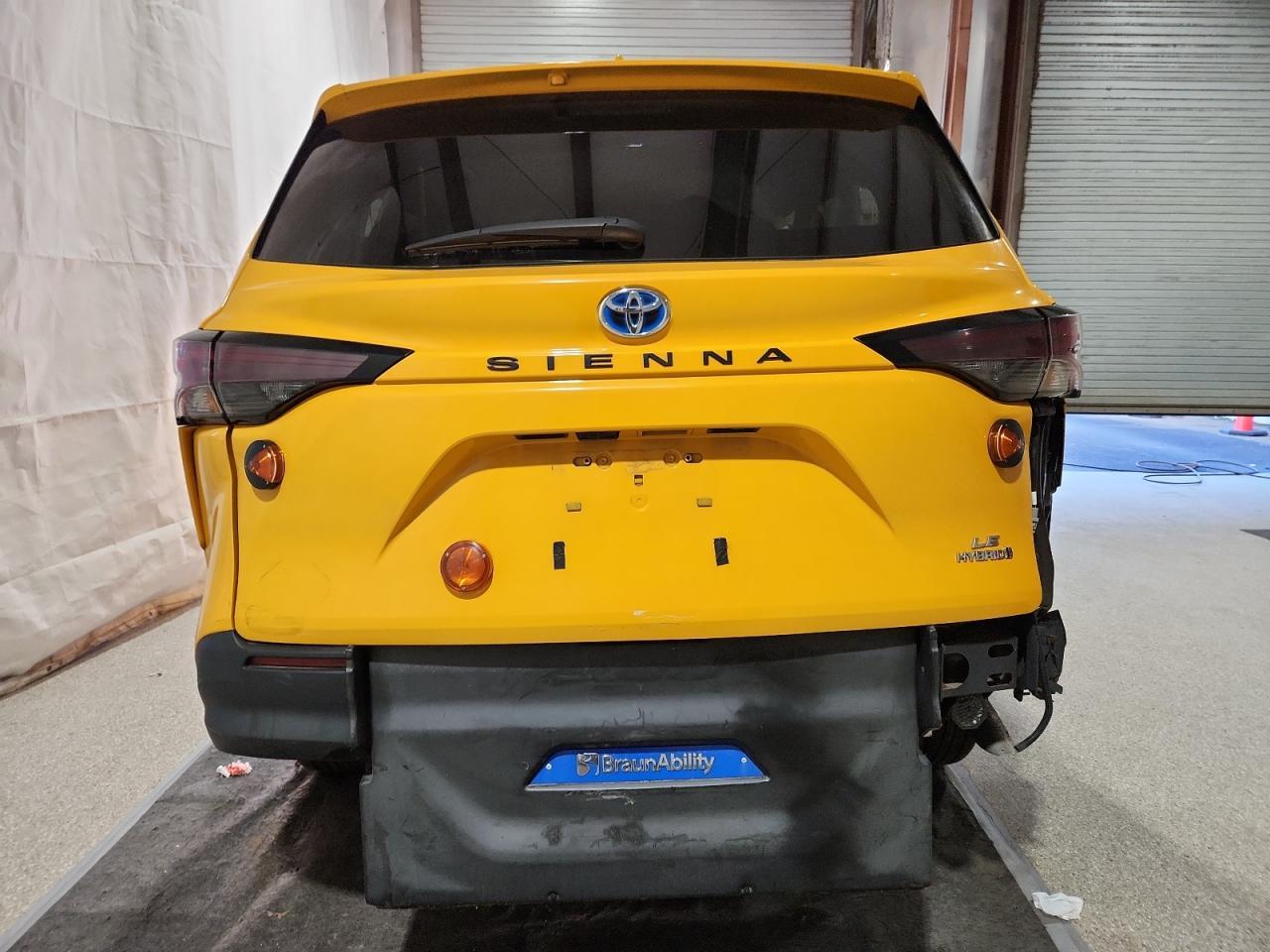 2023 Toyota Sienna Le - Фото 6