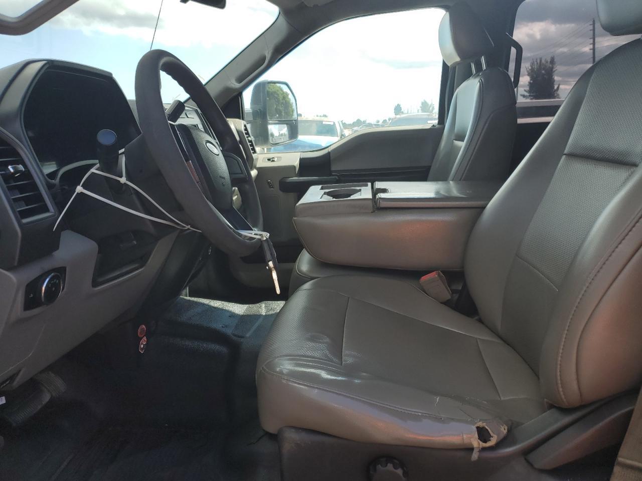 2017 Ford F350 Super Duty - Фото 7