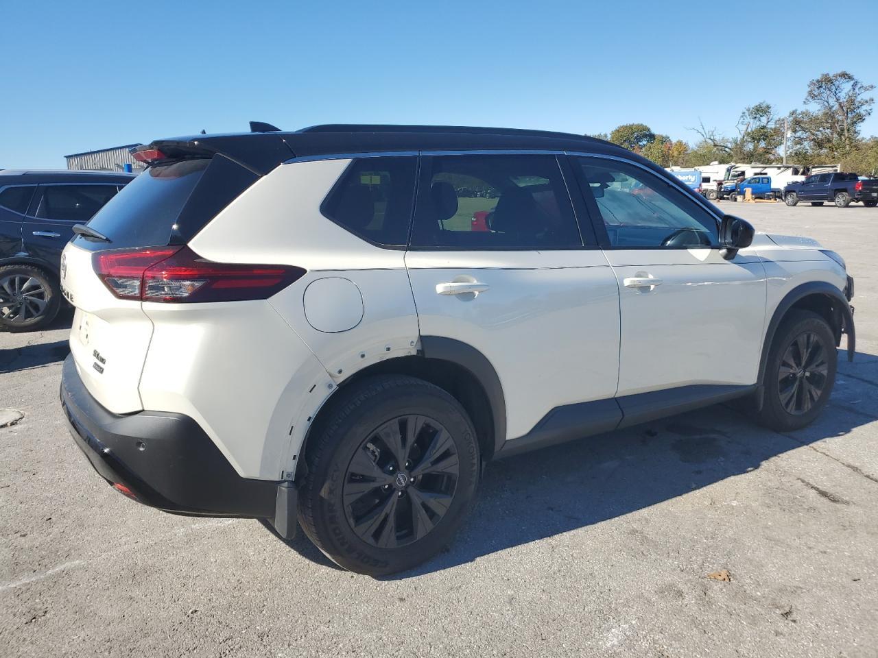 2023 Nissan Rogue Sv - Image 3