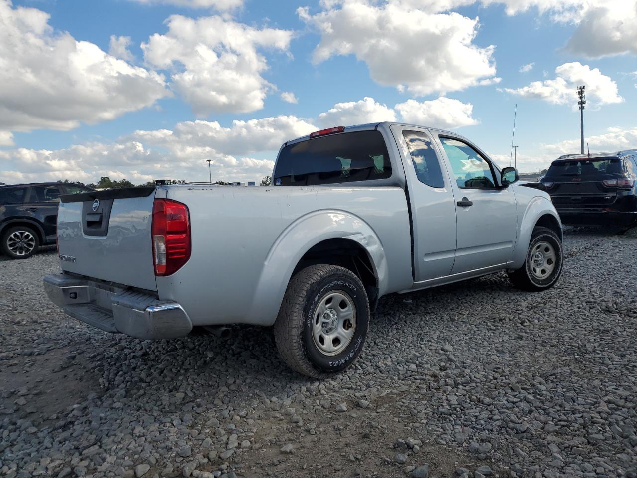 2015 Nissan Frontier S - Image 3