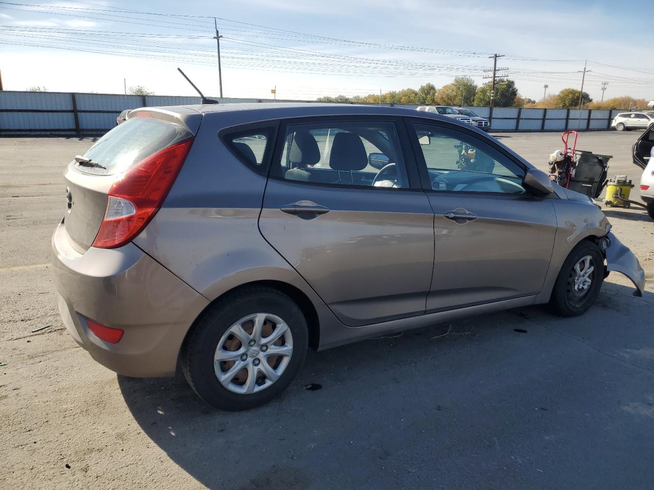 2014 Hyundai Accent Gls - Фото 3