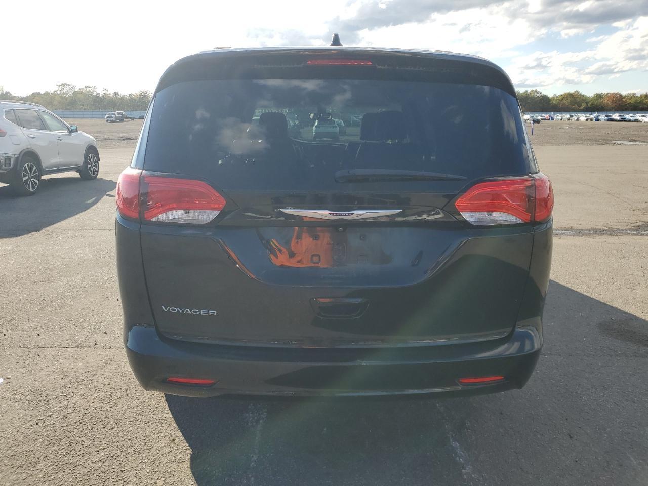 2020 Chrysler Voyager Lxi - Image 6