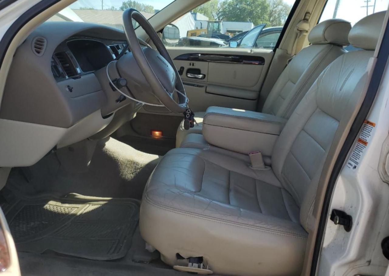 2000 Lincoln Town Car Signature - Image 7