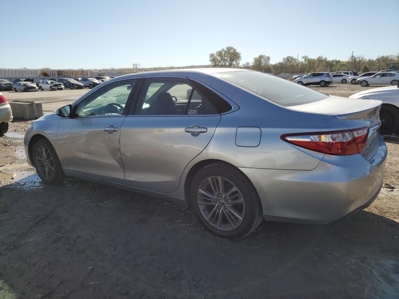 2015 Toyota Camry Le - Image 2