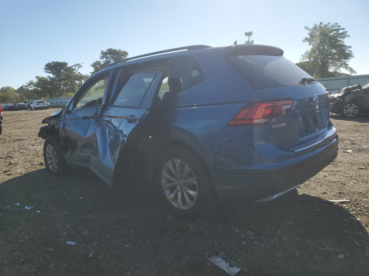 2020 Volkswagen Tiguan S - Фото 2