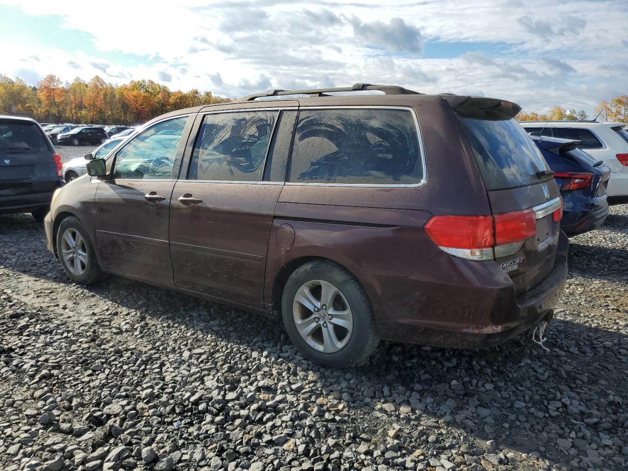 2010 Honda Odyssey Touring - Image 2