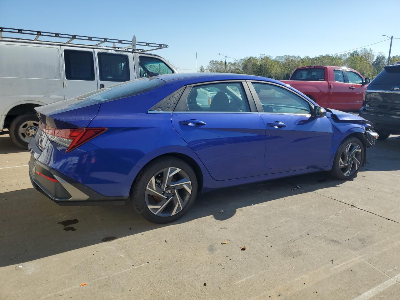 2025 Hyundai Elantra Sel - Image 3