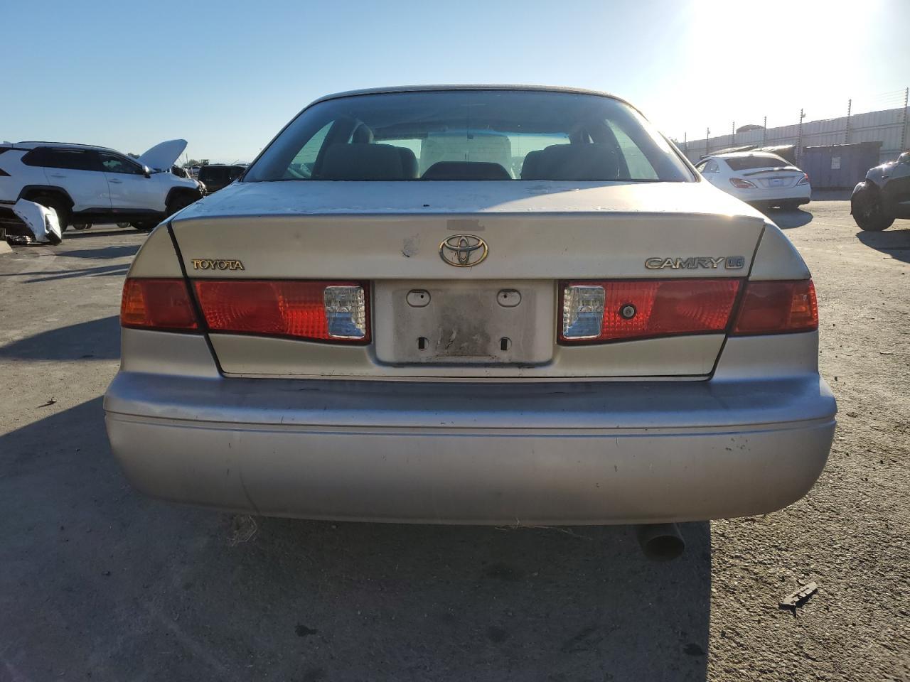 2000 Toyota Camry Ce - Фото 6