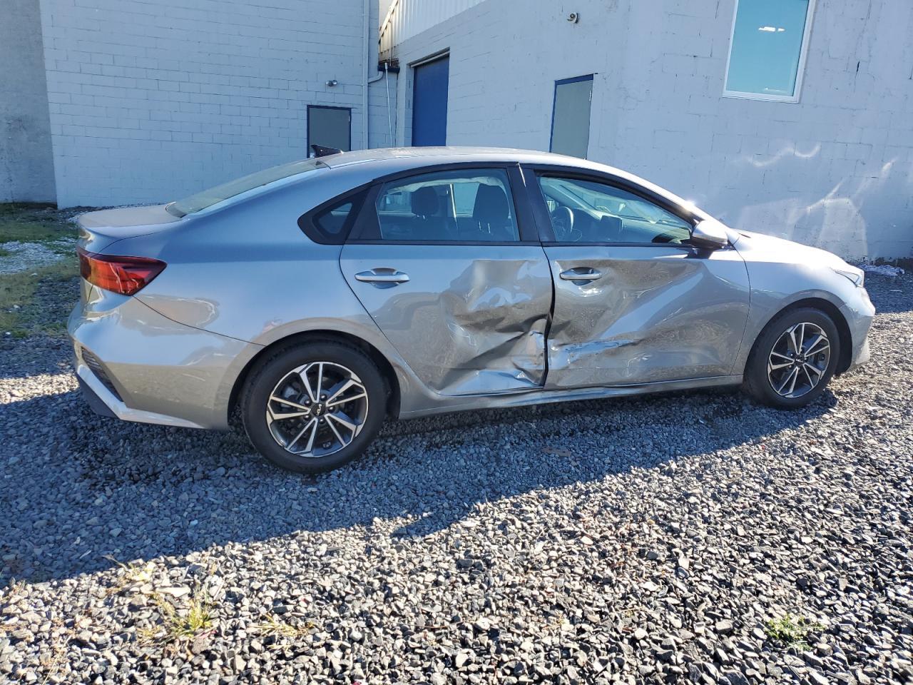 2022 Kia Forte Fe - Фото 3