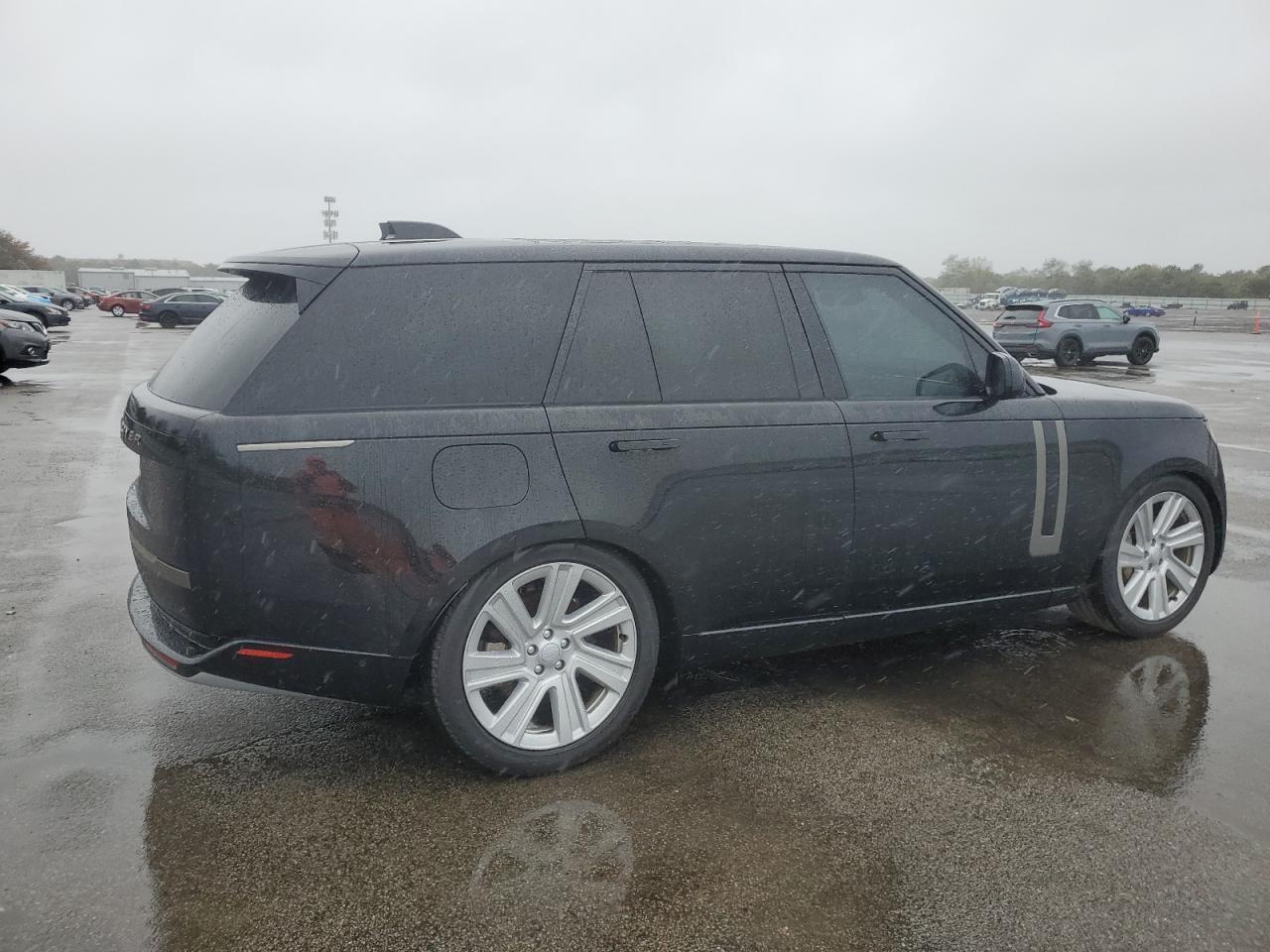 2023 Land Rover Range Rover Se - Image 3