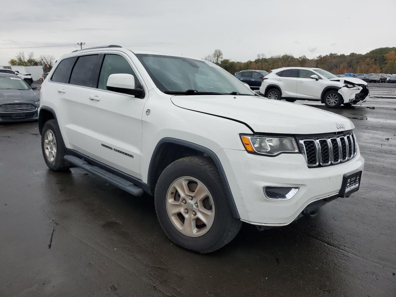 2017 Jeep Grand Cherokee Laredo - Image 4