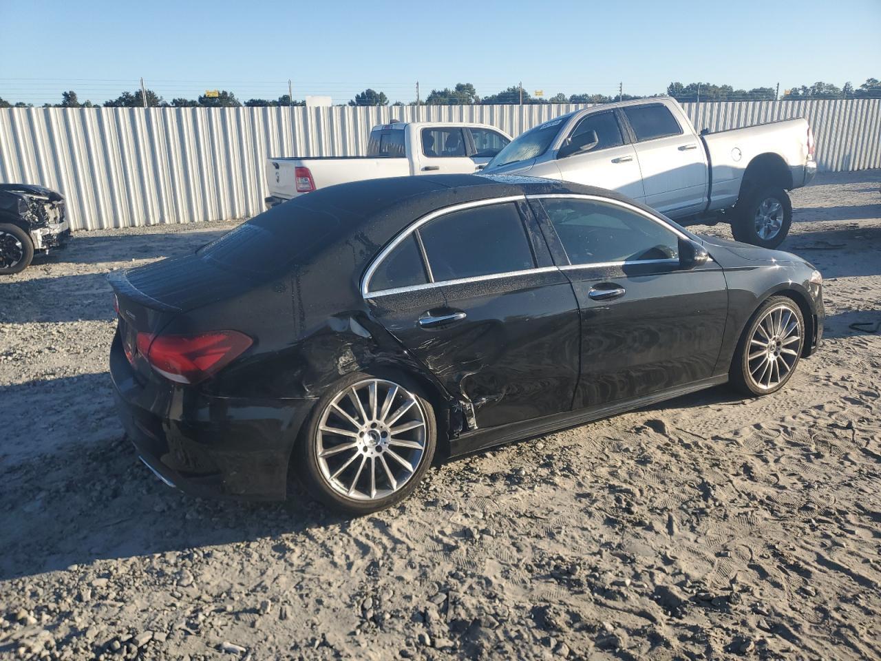 2020 Mercedes-Benz A 220 - Фото 3