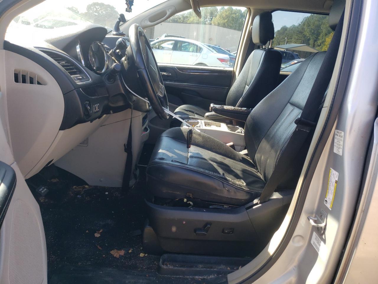 2012 Chrysler Town & Country Touring - Фото 7