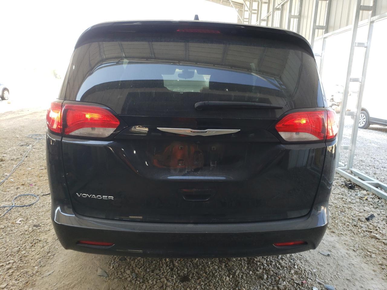 2023 Chrysler Voyager Lx - Image 6