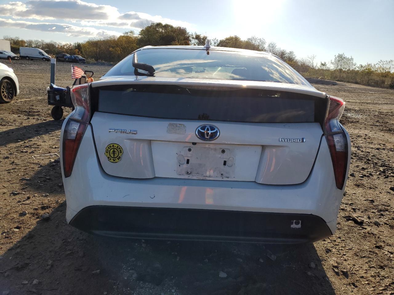 2016 Toyota Prius Two - Фото 6