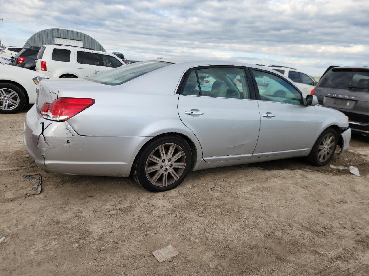 2010 Toyota Avalon Xl - Image 3