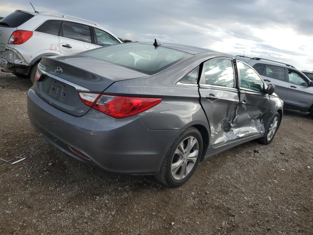 2011 Hyundai Sonata Gls - Image 3