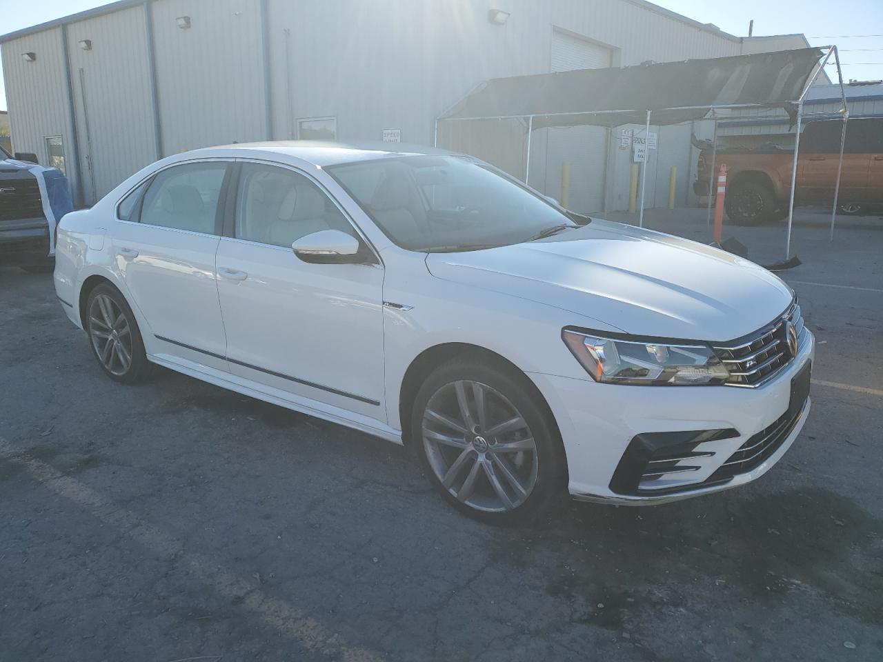 2017 Volkswagen Passat R-Line - Фото 4