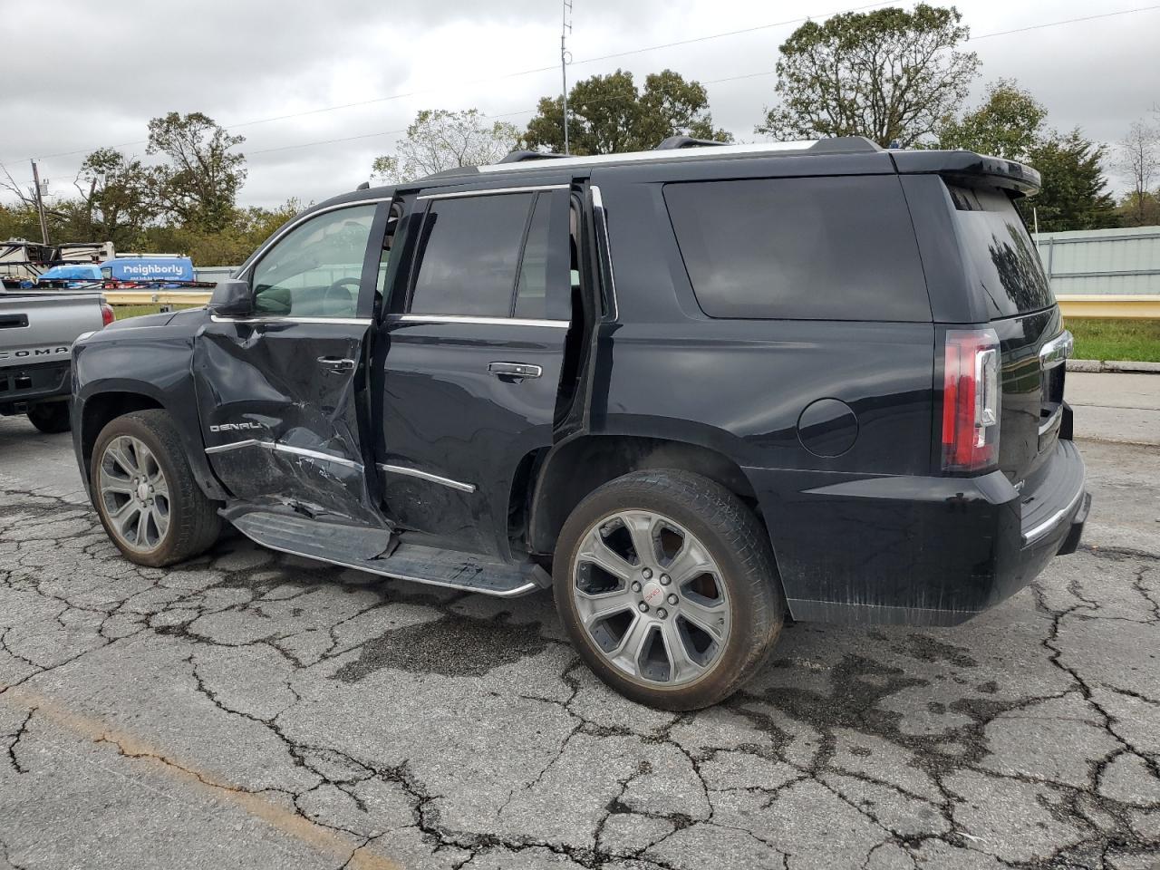 2018 GMC Yukon Denali - Фото 2